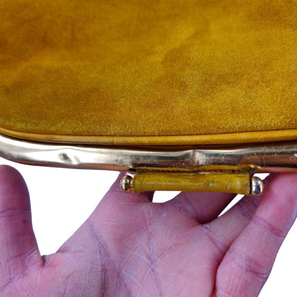 Very Rare Tan Vintage Gucci Collector Bag with Gold Wrap Around Bar Hardware - Picture 7 of 12